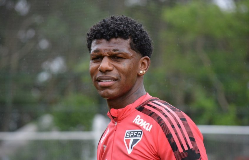Arboleda sofre les&atilde;o muscular e desfalca o S&atilde;o Paulo no cl&aacute;ssico contra o Corinthians