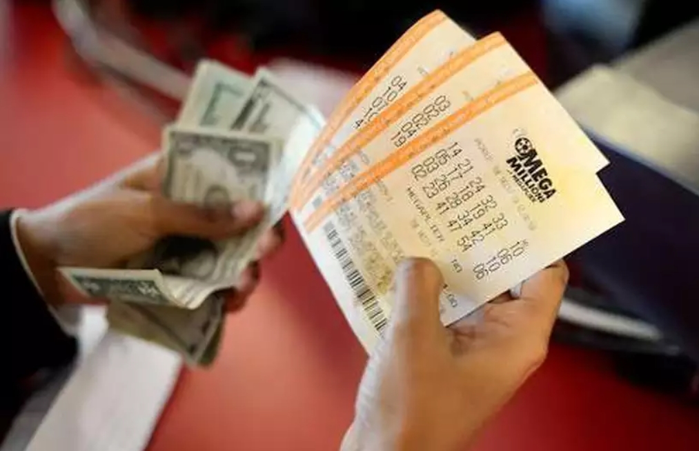 Ganhador de R$ 1,8 bilh&atilde;o na loteria revela qual ser&aacute; sua primeira compra