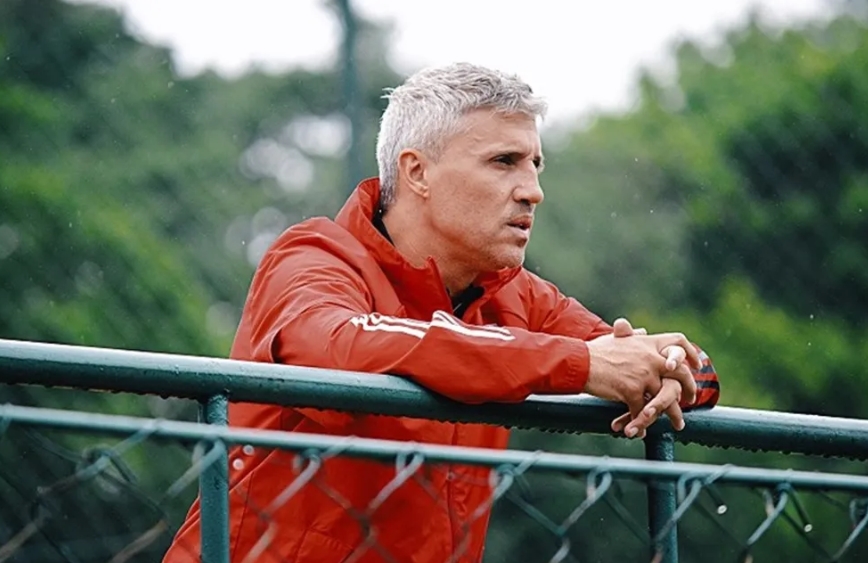 Ap&oacute;s demiss&atilde;o de Crespo, Tricolor mira novo t&eacute;cnico antes da partida contra a Chapecoense
