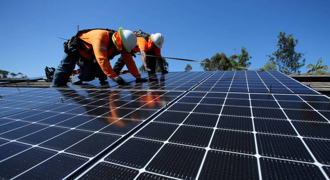 Vale a pena instalar energia solar em 2026? Veja quando o investimento compensa