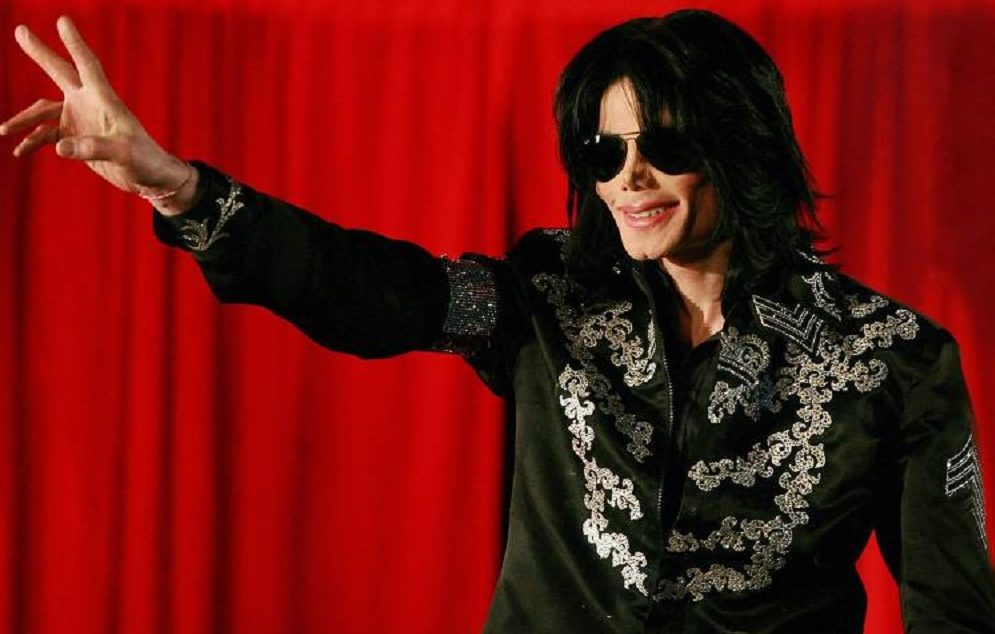 Netflix divulga trailer e data de s&eacute;rie sobre julgamento de Michael Jackson