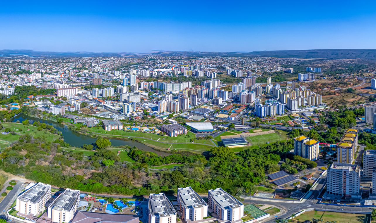 Av&oacute; morre ao tentar salvar neto que caiu em lago de Caldas Novas