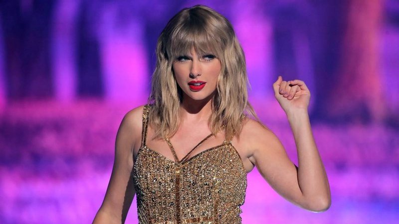 Taylor Swift paga mais de R$ 1 bilh&atilde;o em b&ocirc;nus a funcion&aacute;rios; entenda o motivo