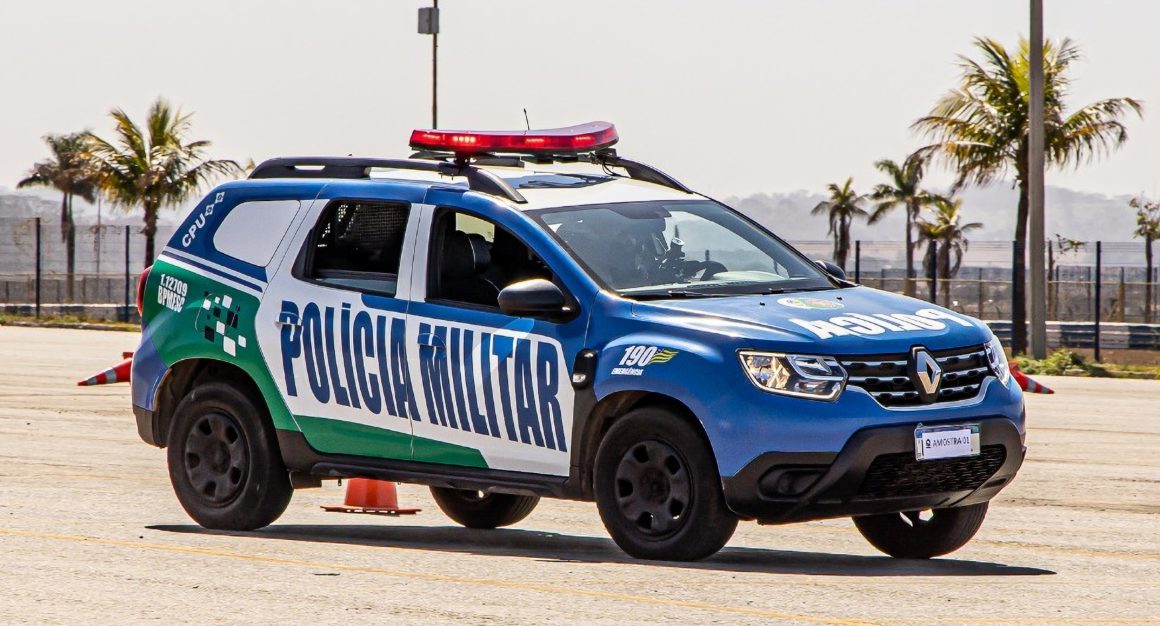 Gr&aacute;vida de oito meses &eacute; presa com 50 kg de maconha em carro clonado em Goi&aacute;s