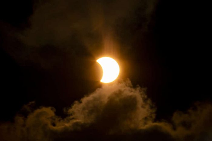 Calend&aacute;rio astron&ocirc;mico de 2025 reserva eclipses, superluas, chuvas de meteoros e cometas entre setembro e dezembro