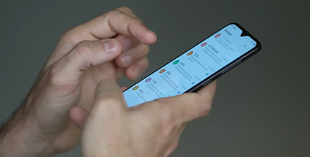 Acesso ao celular &iacute;ntimo sem consentimento pode configurar crime e levar a pena de at&eacute; 2 anos e 6 meses