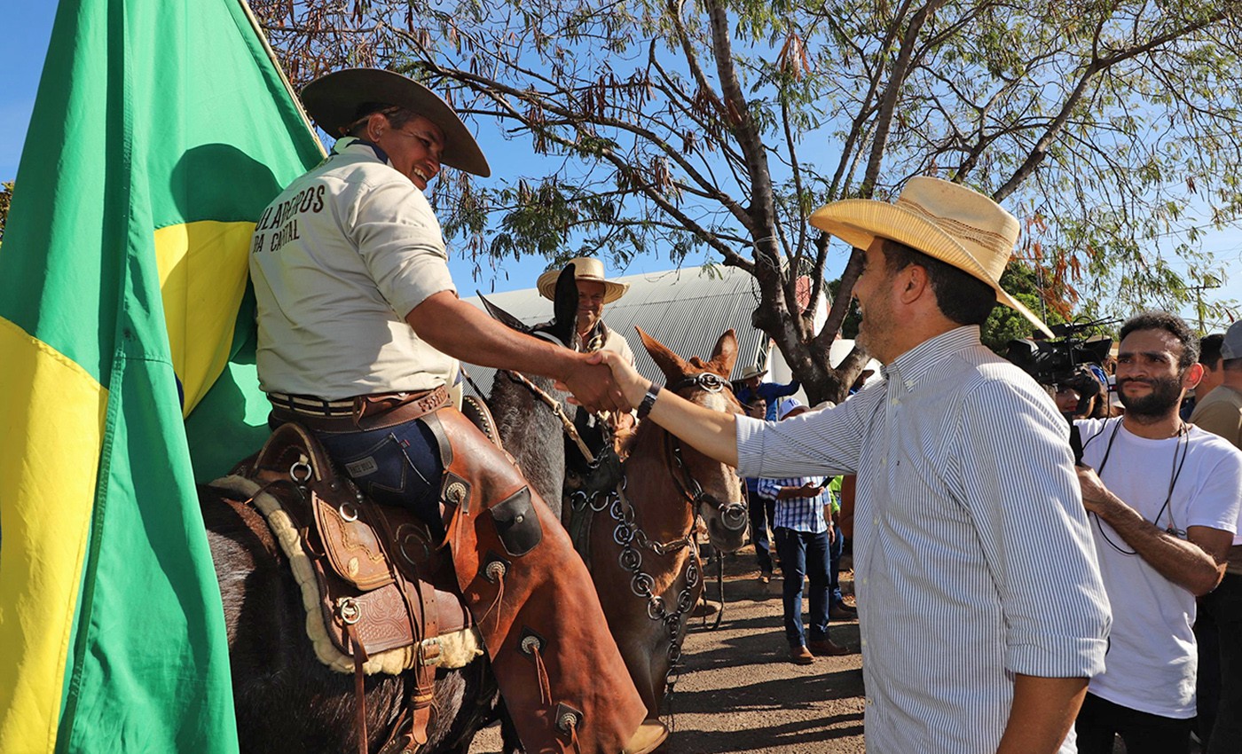 Governador Wanderlei Barbosa participa da cavalgada da 27&ordf; ExpoBrasil, Para&iacute;so do Tocantins