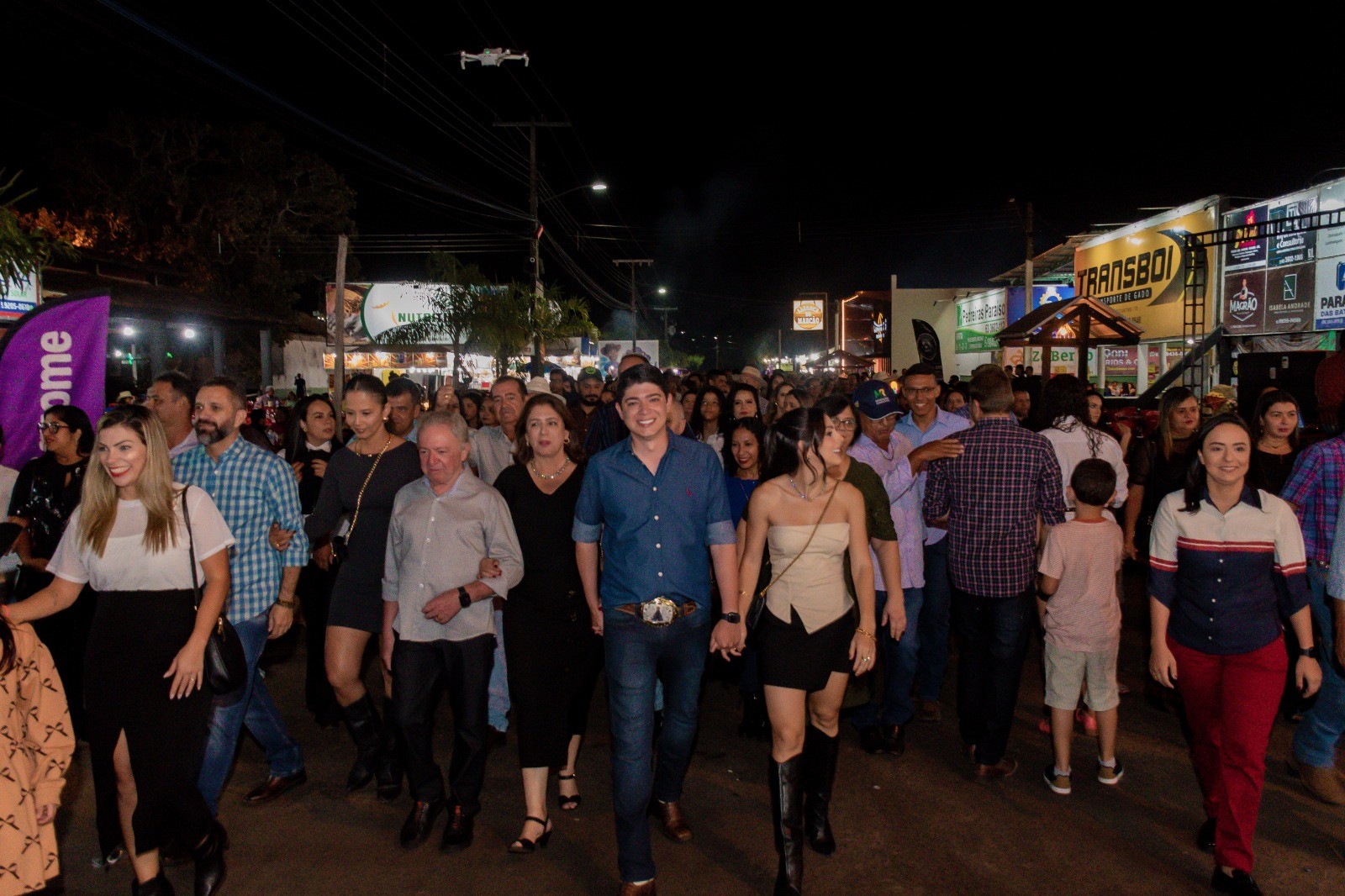Ovacionado pelo p&uacute;blico Celso Morais &eacute; recepcionado na Abertura Oficial do Rodeio da 27&ordf; ExpoBrasil