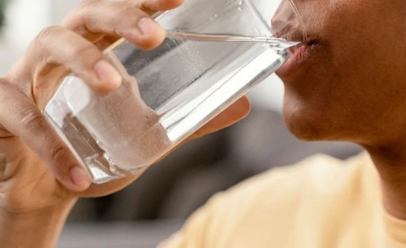 Beber pouca &aacute;gua pode causar dor de cabe&ccedil;a, cansa&ccedil;o e at&eacute; confus&atilde;o mental