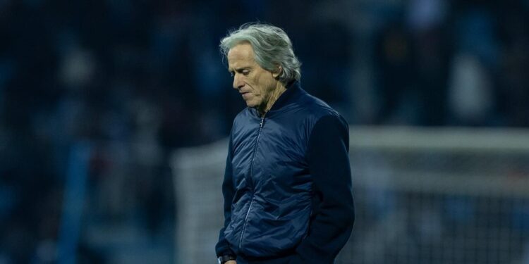 Jorge Jesus vai ao Maracan&atilde; assistir jogo do Flamengo ap&oacute;s deixar o Al Nassr