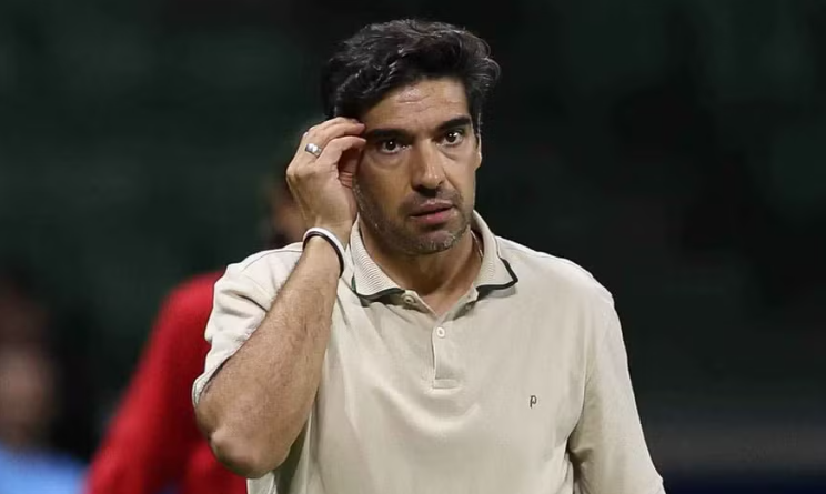 Abel Ferreira admite que t&iacute;tulo est&aacute; &ldquo;entregue&rdquo; ap&oacute;s novo trope&ccedil;o do Palmeiras e vit&oacute;ria do Flamengo