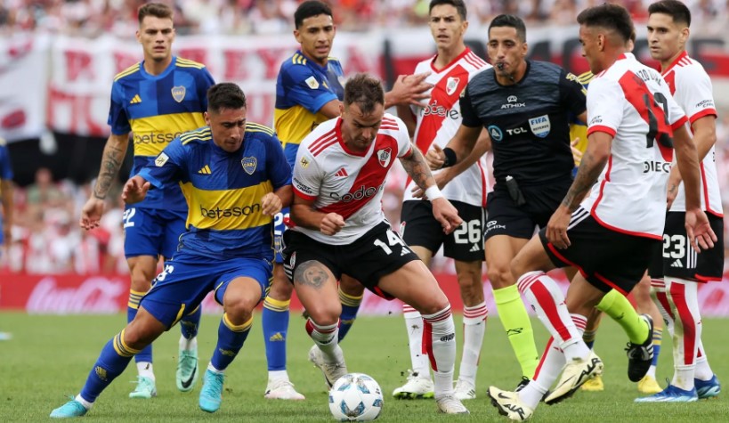 Ironia no futebol argentino: River eliminado depende do Boca para jogar a Libertadores